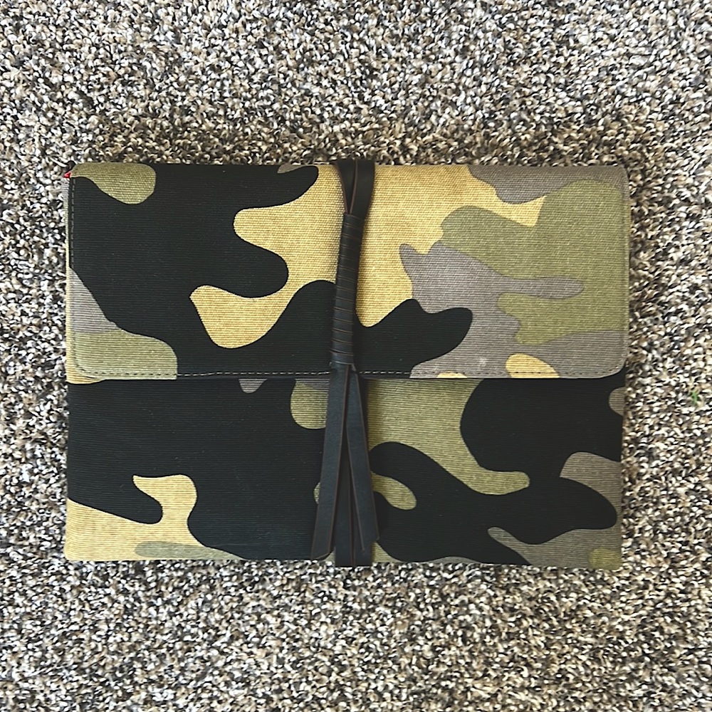 Stella & Dot Camo Clutch